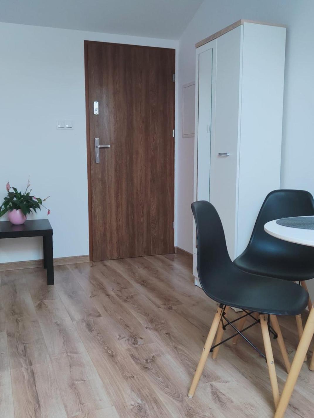 Osiedlove Poddasze Jędrzejów Esterno foto